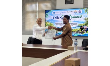 Sertifikat Penghargaan Diserahkan kepada SMK Negeri 1 Samatiga dalam Workshop Saintis Muda Program Titik Kumpul Saintek